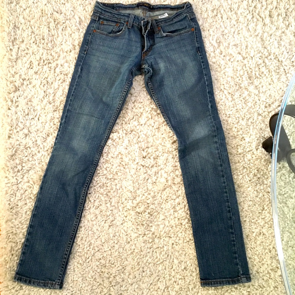 LEVI’S Straight Leg Medium Wash Jeans